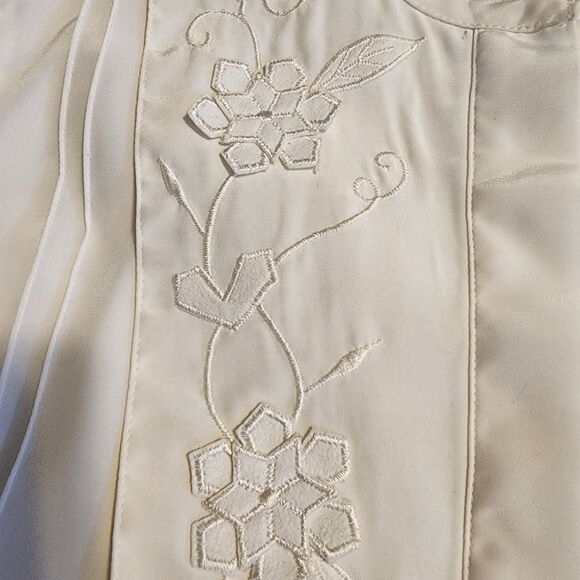 Unbranded Womens Cream Colored Long Sleeve Button Front Blouse Size Small - Picture 5 of 10